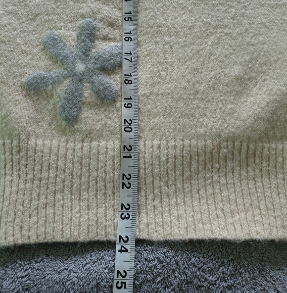 In Loom Long Sleeve Floral  Graphic Patterned Knit Beige/Cream Sweater Small - Picture 8 of 11